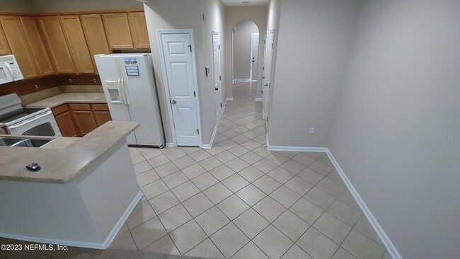 Building Photo - 5956 Pavilion Dr