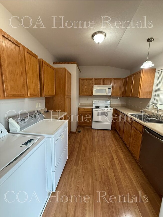 Building Photo - Great West Side Neighborhood