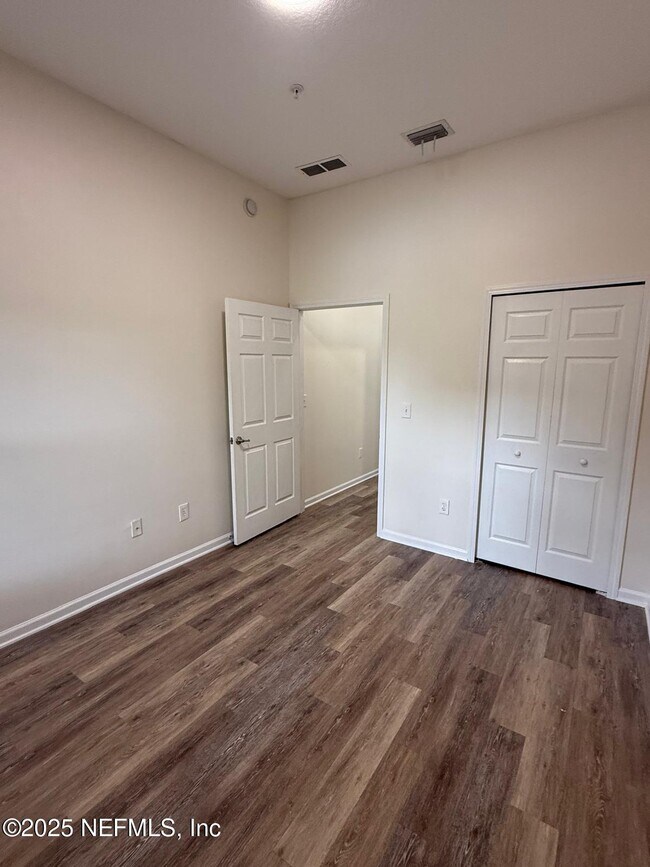 Building Photo - 7063 Deer Lodge Cir