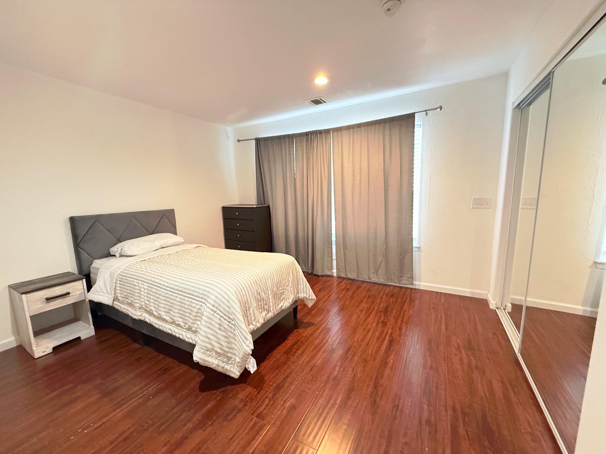 Building Photo - 7653 Phelan Rd