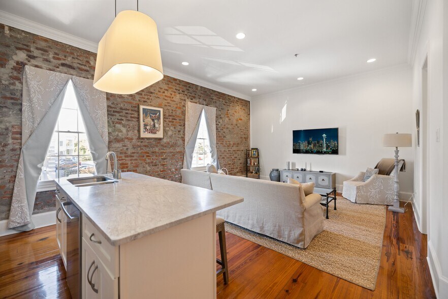 Building Photo - 3400 Magazine St