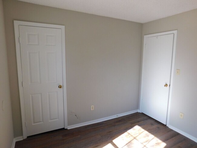 Building Photo - 5820 Briarwood - Ready for move in!!