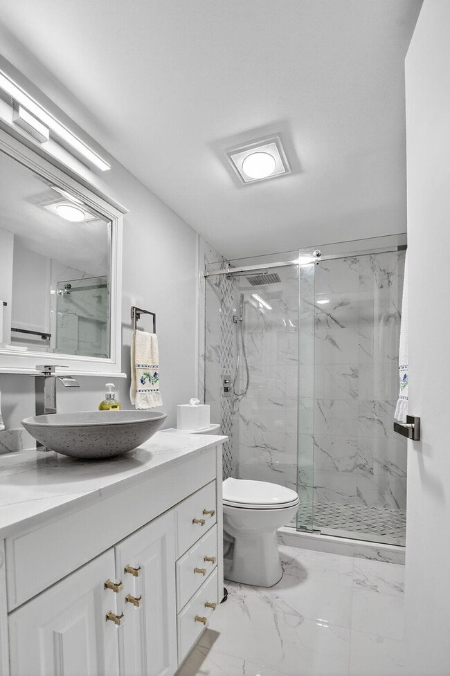 Building Photo - 20 Royal Palm Way