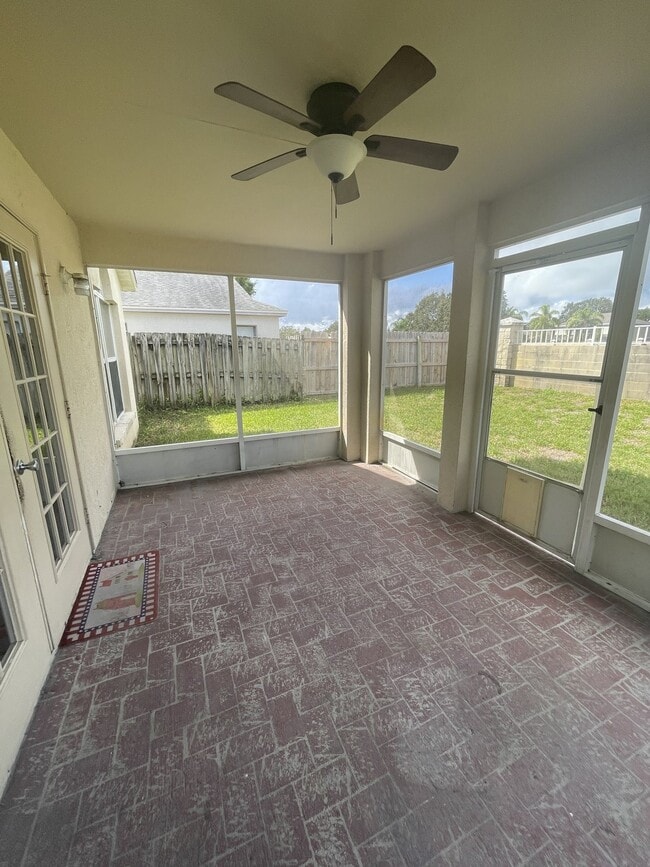 Building Photo - 3 bedroom, 2 bath conveniently located home!