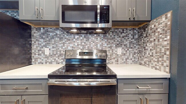 Building Photo - 2984 Holly Hall St