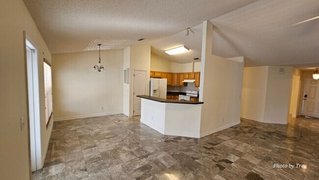 Building Photo - 3 Bed 2 Bath 2 Car Garage
