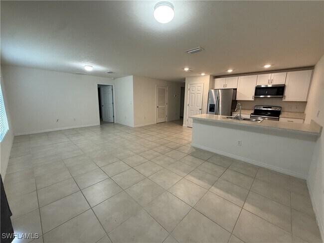Building Photo - 1814 NE 40th Ln