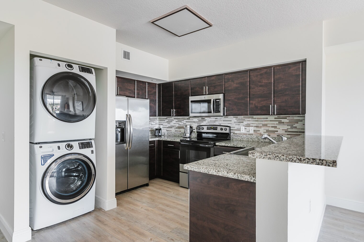 Building Photo - 987 SW 37th Ave