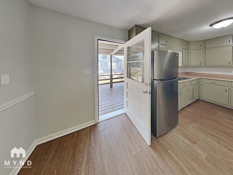 Building Photo - 924 Parkway Dr