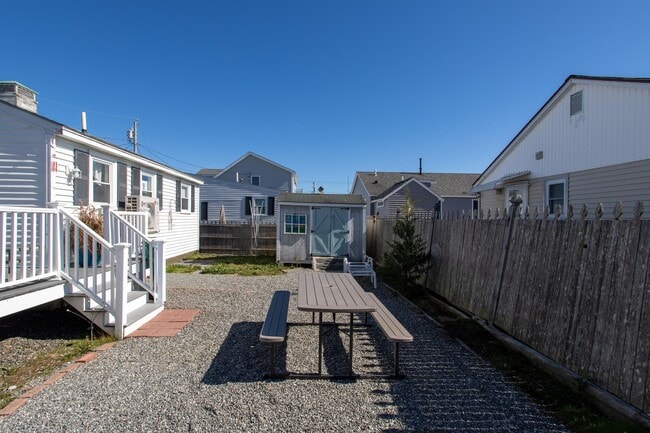 Building Photo - 23 Diane Ln