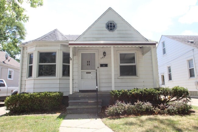 Primary Photo - 760 Wordsworth St