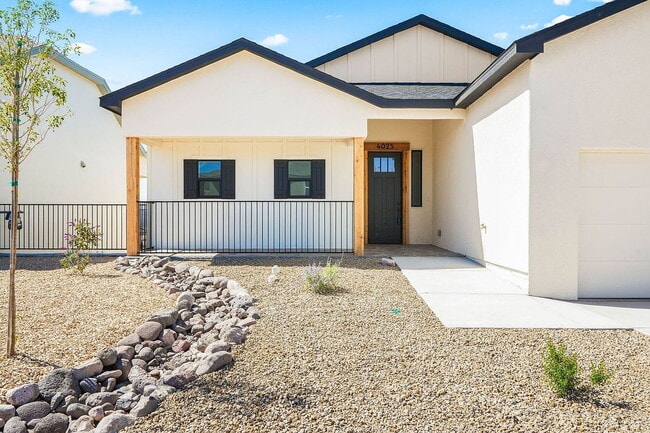 Building Photo - Single Family Home