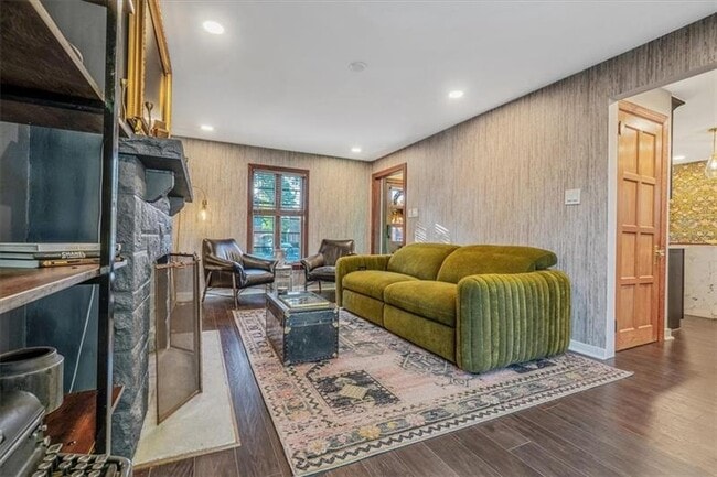 Building Photo - 619 Briarwood Ave