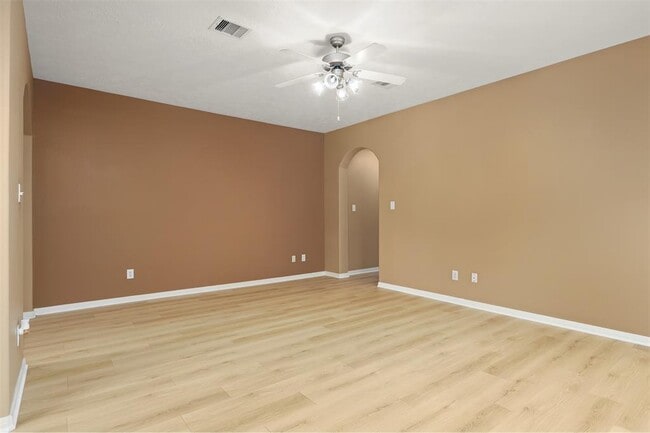 Building Photo - 1602 Village Townhome Dr