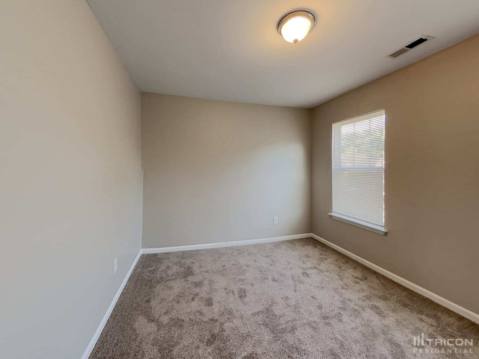 Building Photo - 1316 Crandon Dr