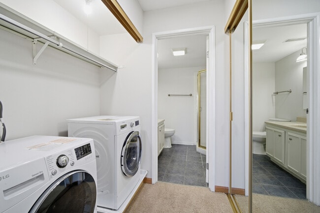 Building Photo - 1255 N Sterling Ave