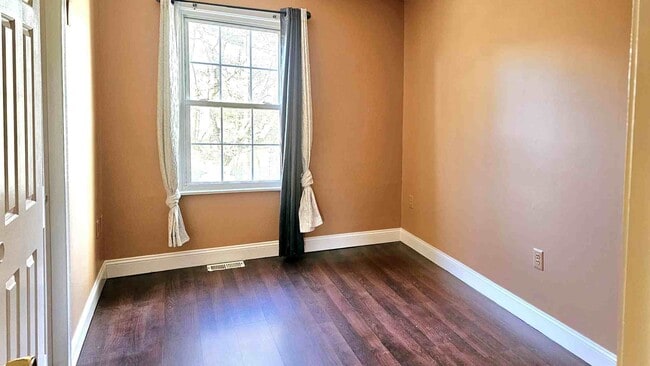 Building Photo - 37 Anderson Ct