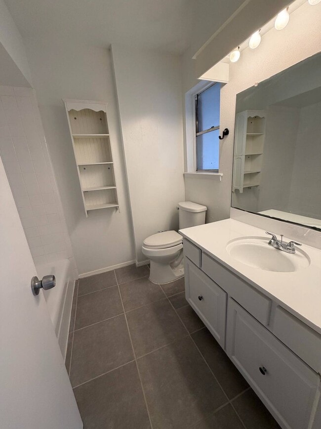 Building Photo - 24710 Glen Loch Dr