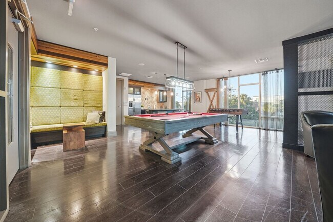 Building Photo - 1702 W Cleveland St