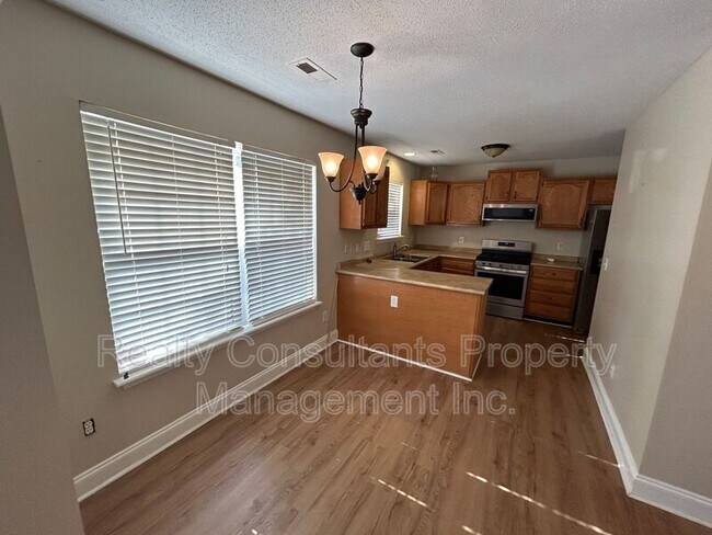 Building Photo - 600 Summerwalk Rd