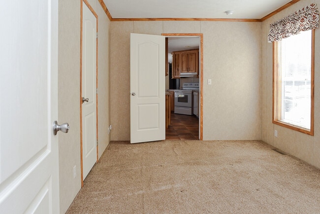 Building Photo - 900 Boothby Rd