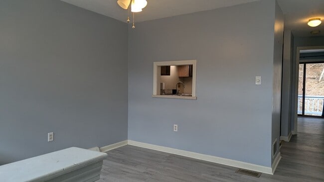 Building Photo - ***Please Respond Directly to the Online Listing, Calls May Not Be Returned***