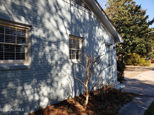 Building Photo - 809 Shakespeare Dr