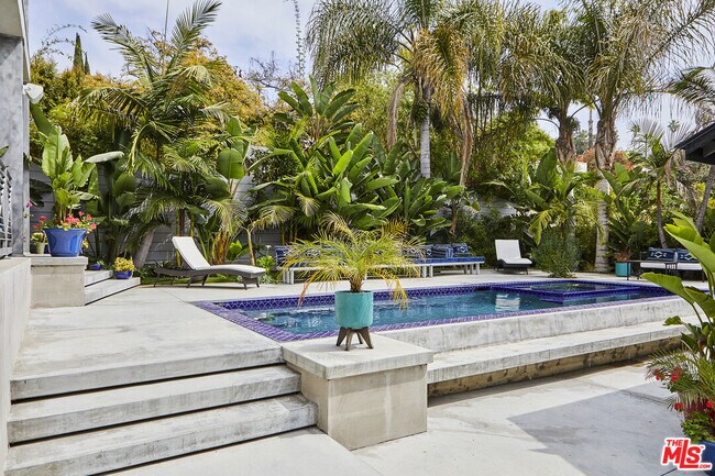 Building Photo - 1724 N Sierra Bonita Ave