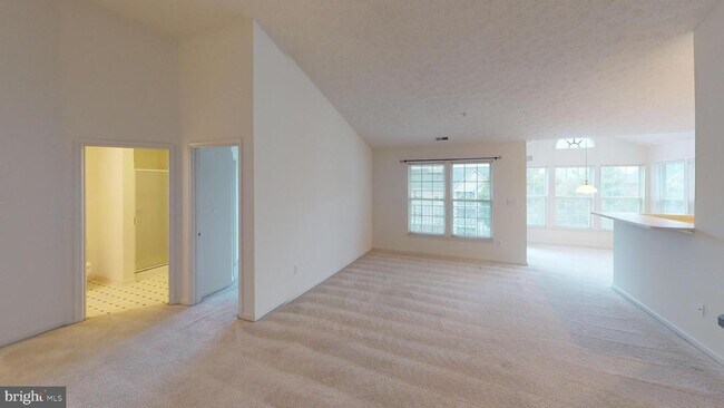 Building Photo - 2443 Blue Spring Ct