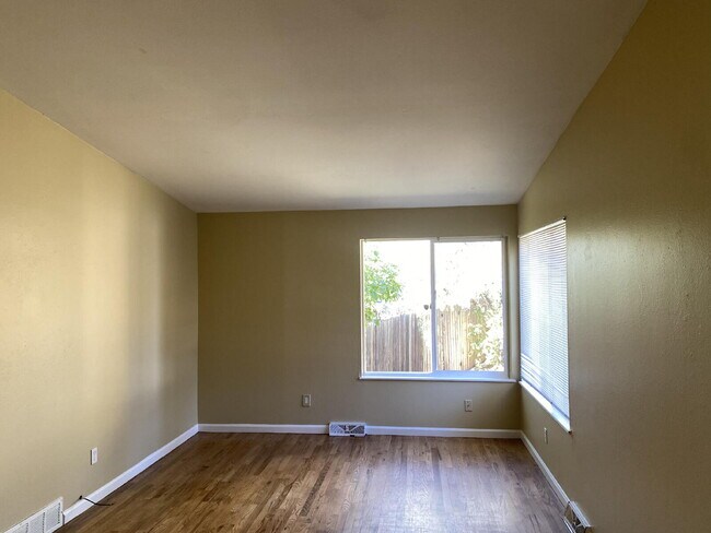Building Photo - "Charming 3-Bed Oasis with 2 Full Baths in...
