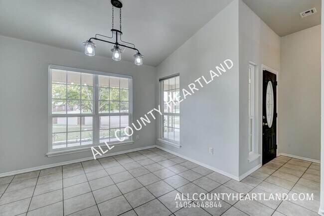 Building Photo - 2008 SE 7th Ct