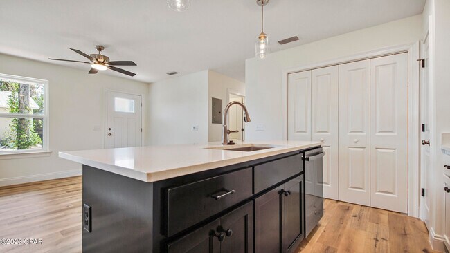 Building Photo - 908 Mulberry Ave