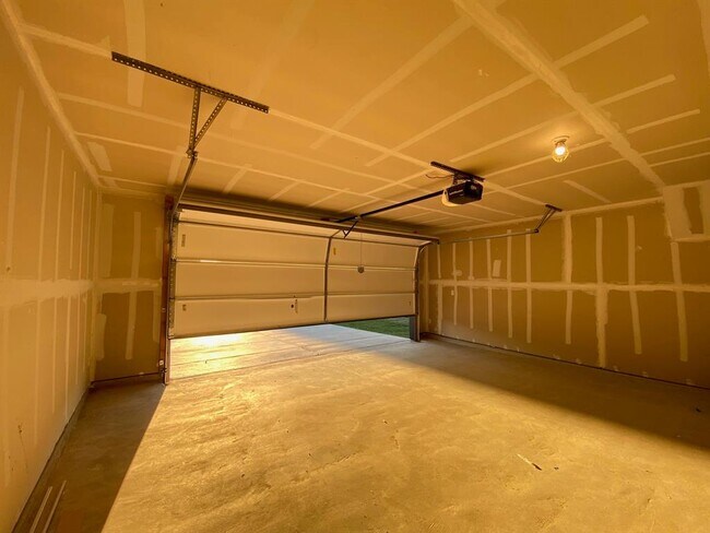 Building Photo - 112 Ft Clark Spgs Dr