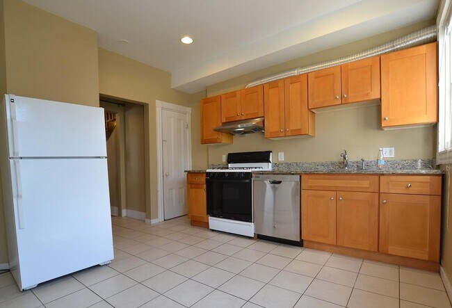 Building Photo - 4 Haskell St