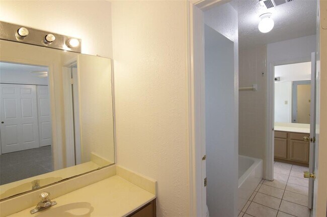 Building Photo - 1238 Manchester Cir