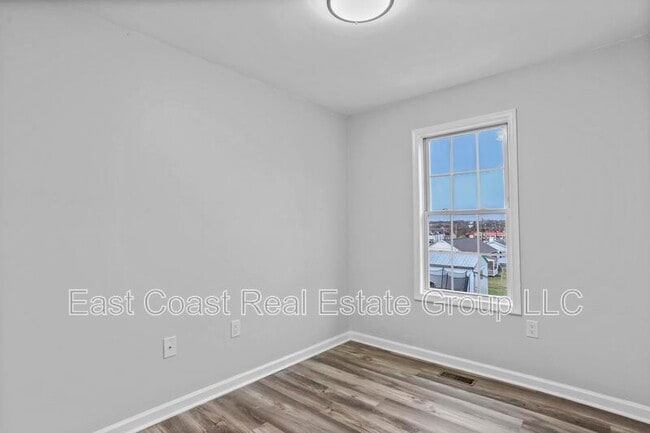 Building Photo - 119 E Rd