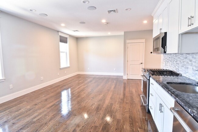 Building Photo - 57 L St