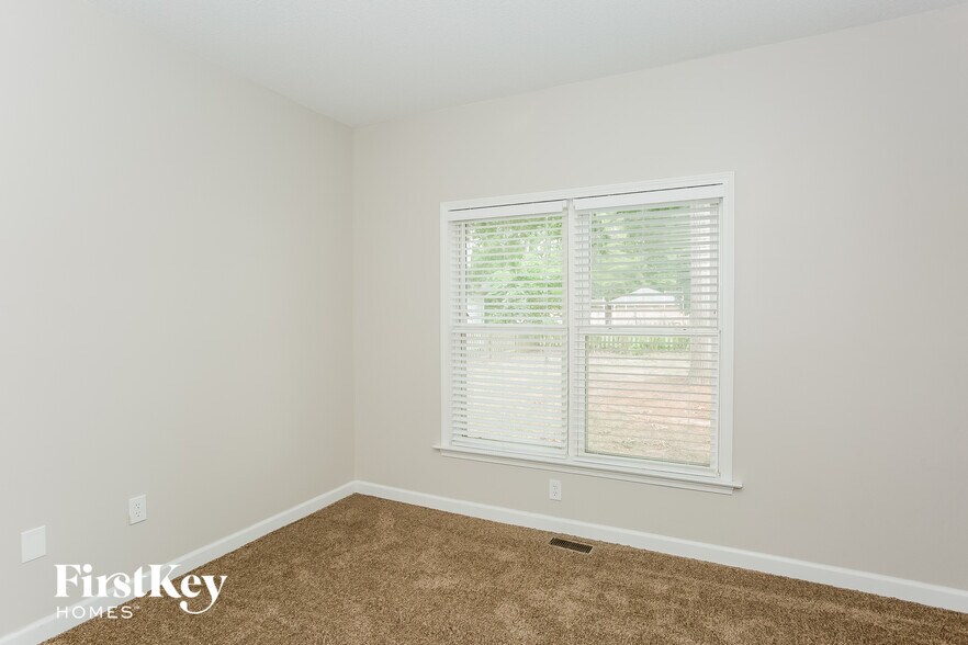 Building Photo - 376 Stonehaven Ct SW