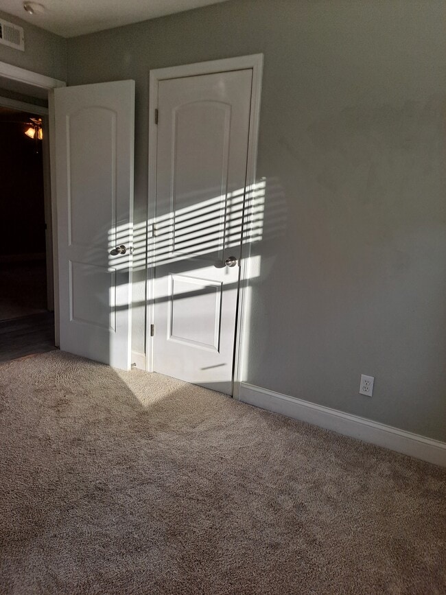 Building Photo - 6101 Cougar Dr