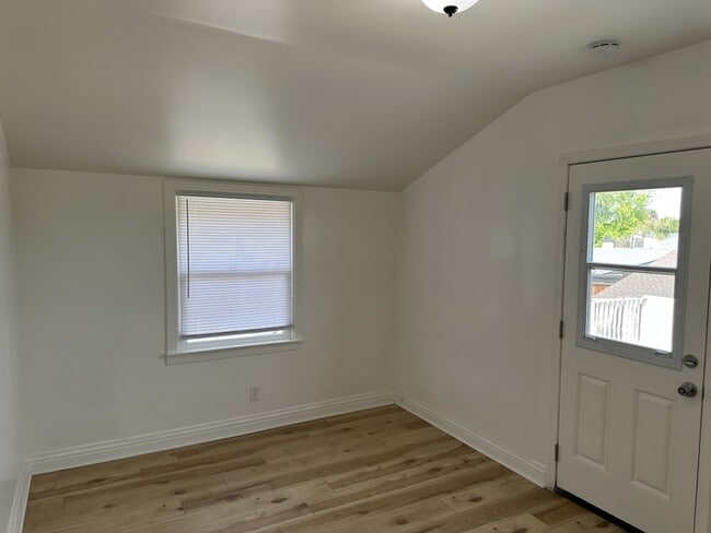 Building Photo - Ceres 3 bed 2 bath 2 story home