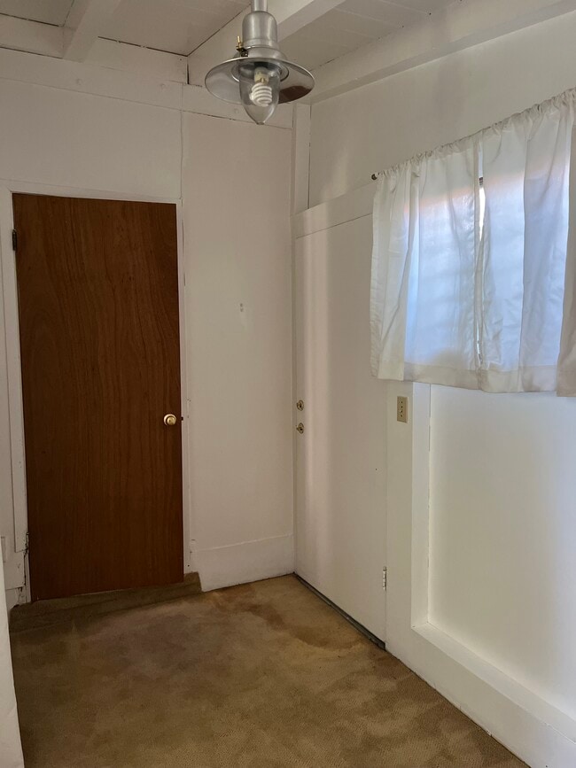 Building Photo - 6089 Cashio St