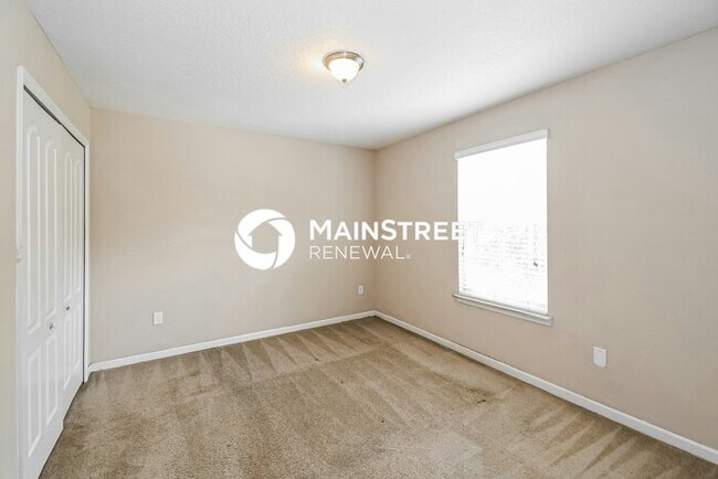 Building Photo - 4 Bedroom Pet-Friendly Home in Jacksonville, FL with Main Street Renewal