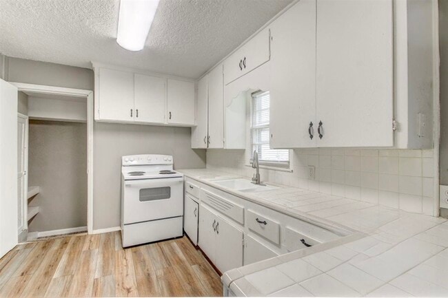 Building Photo - 1911 NW Smith Ave