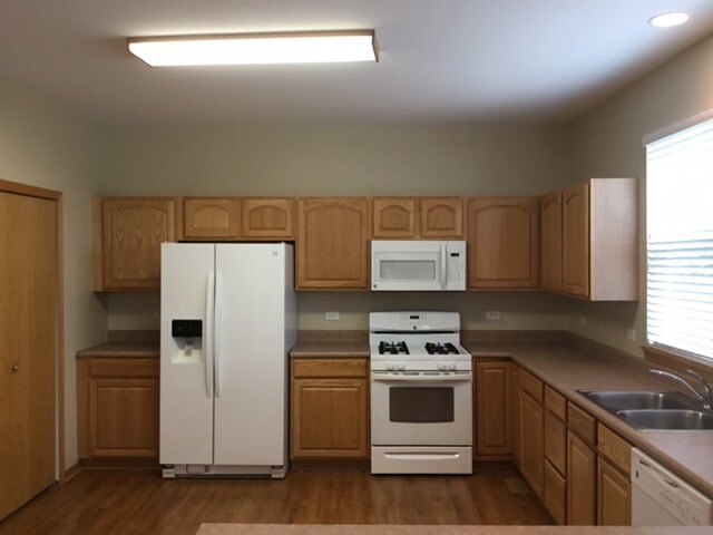 Building Photo - 2302 High Ridge Ln