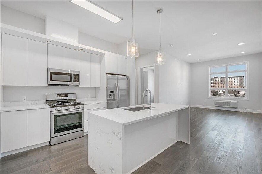 Building Photo - 119 Peter St