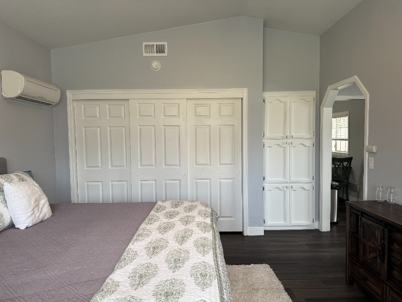 Building Photo - 8907 Amerigo Ave