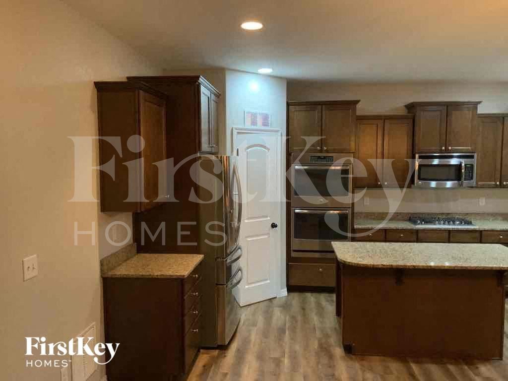 Building Photo - 3644 Saguaro Cir