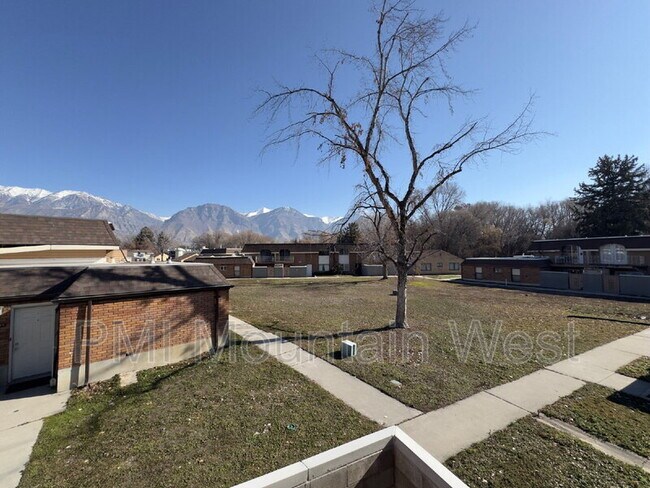 Building Photo - 1520 Merlin Dr