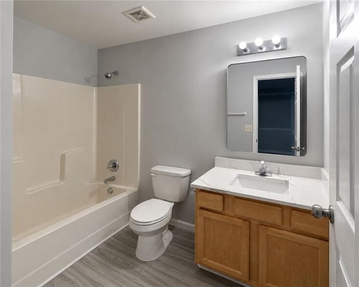 Building Photo - 2268 White Alder Dr NE