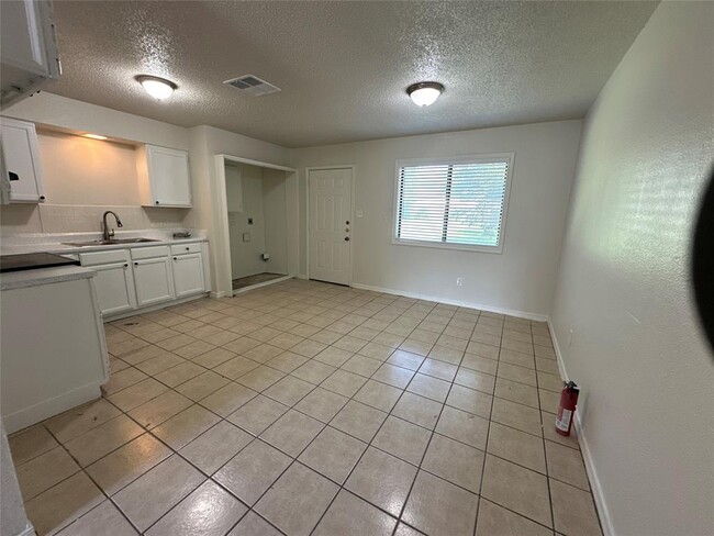 Building Photo - 10505 Mcmillian Dr